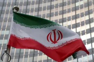إيران تجدد المحادثات النووية مع أوروبا وسط توتر إقليمي