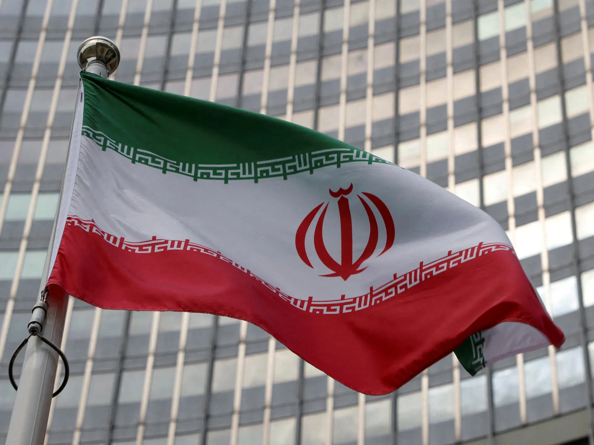 إيران تجدد المحادثات النووية مع أوروبا وسط توتر إقليمي