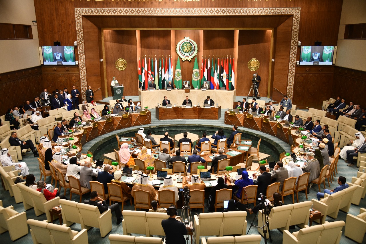 البرلمان العربي يدعو المجتمع الدولي لفتح تحقيق مستقل في جرائم الاحتلال