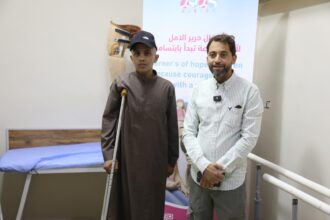 بالصور .. حرير تساهم في تركيب أطرافًا صناعية لأطفال من غزة والأردن
