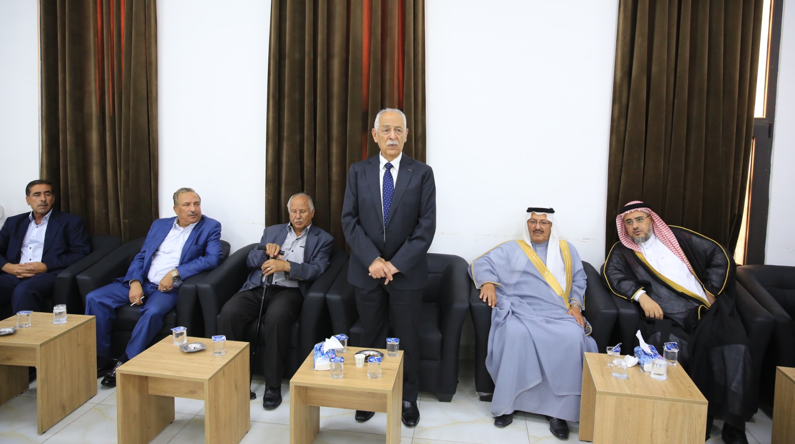 مندوباً عن الملك وولي العهد.. العيسوي يعزي الزبن/ بني صخر والسنكري والعزام