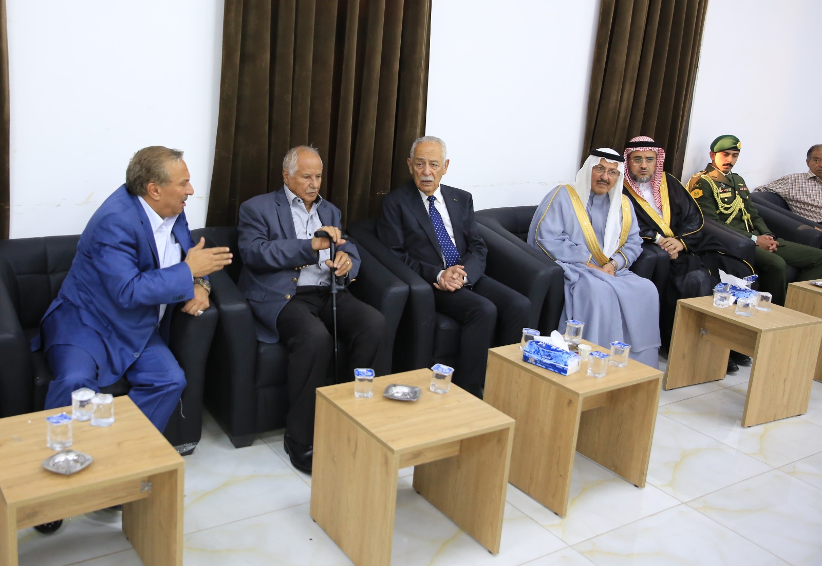 مندوباً عن الملك وولي العهد.. العيسوي يعزي الزبن/ بني صخر والسنكري والعزام