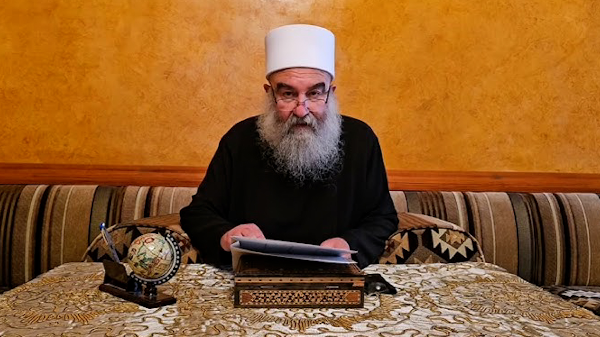 كوهين يتغنى بالهجري عبر "أكس"