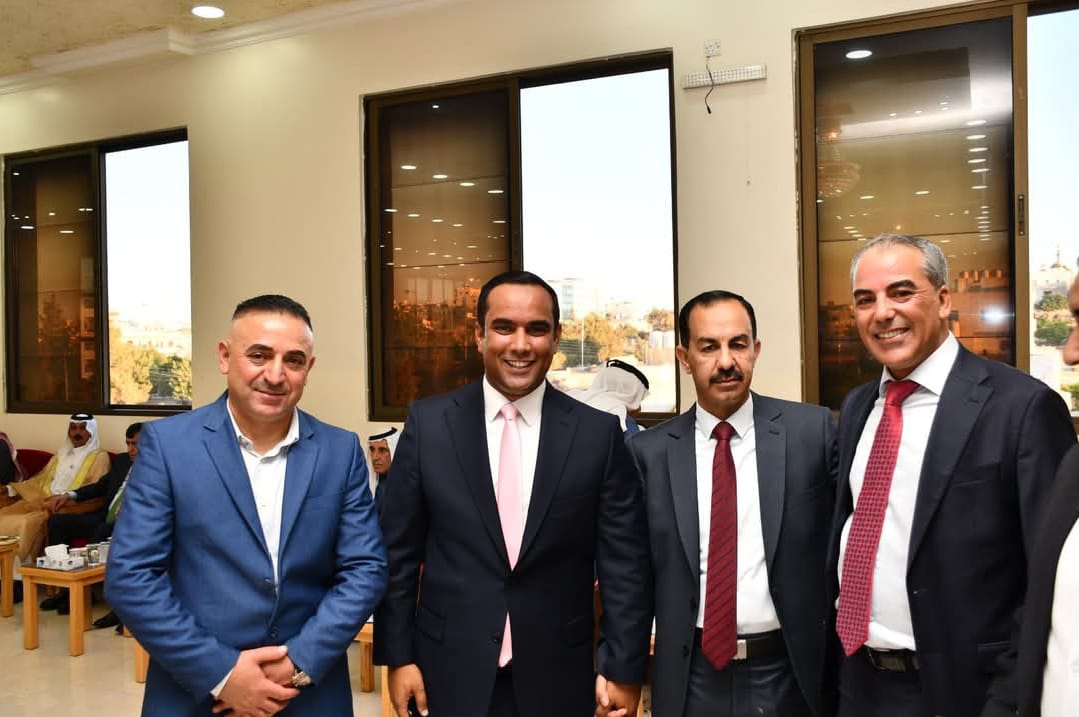 المختار محمد عطا الفاعوري يبارك لعشيرة الحميمات عقد قران النقيب سليم