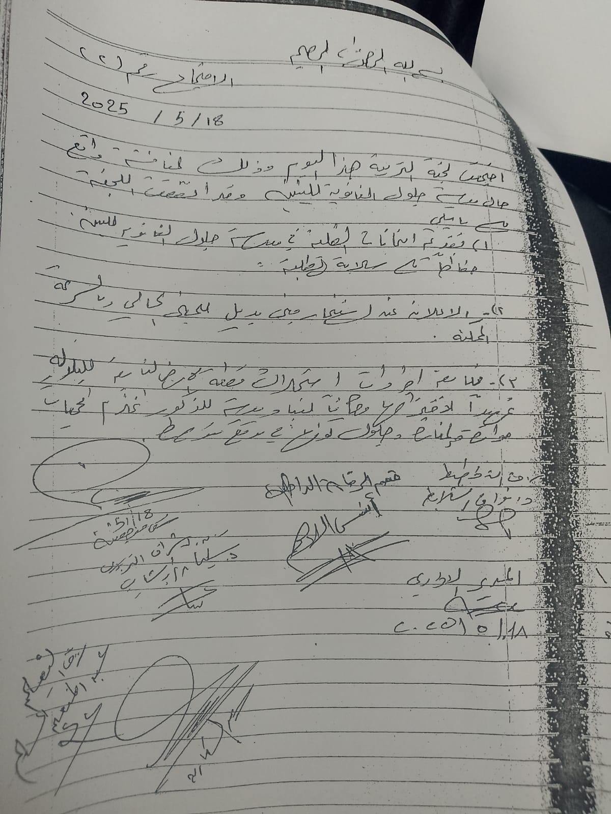 الملك: "لا تمييز في التعليم".. وطلبة في الجيزة يخاطرون بأرواحهم في مدرسة متهالكة