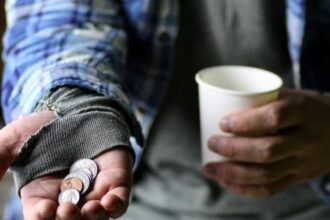 797 متسولًا في قبضة التنمية خلال حزيران.. ومعونات لنحو 800 أسرة
