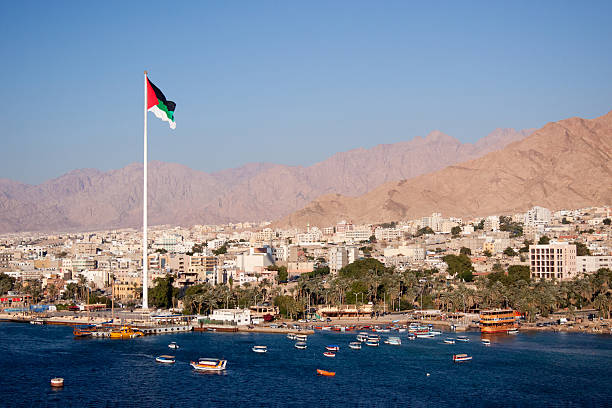 البحث الجنائي في العقبة يضبط لصاً سرق حواجز معدنية للأشغال قبل نقلها للجبال