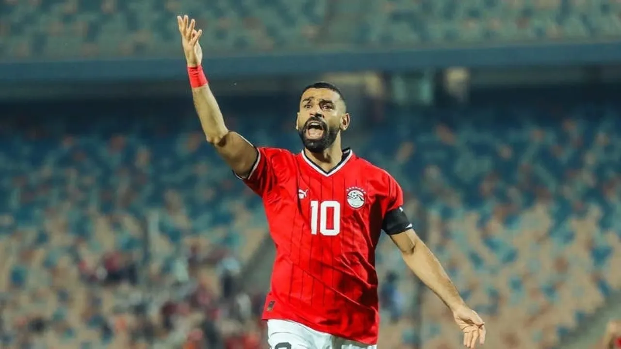 حاسوب يتوقع تفوق هالاند على صلاح في سباق الحذاء الذهبي