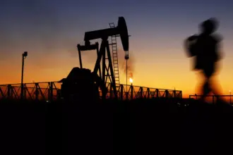 النفط يرتفع بدعم من انتعاش الطلب في الولايات المتحدة