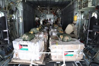 بالتعاون مع دول صديقة وشقيقة... الأردن يواصل إيصال المساعدات إلى غزة عبر إنزالات جوية جديدة
