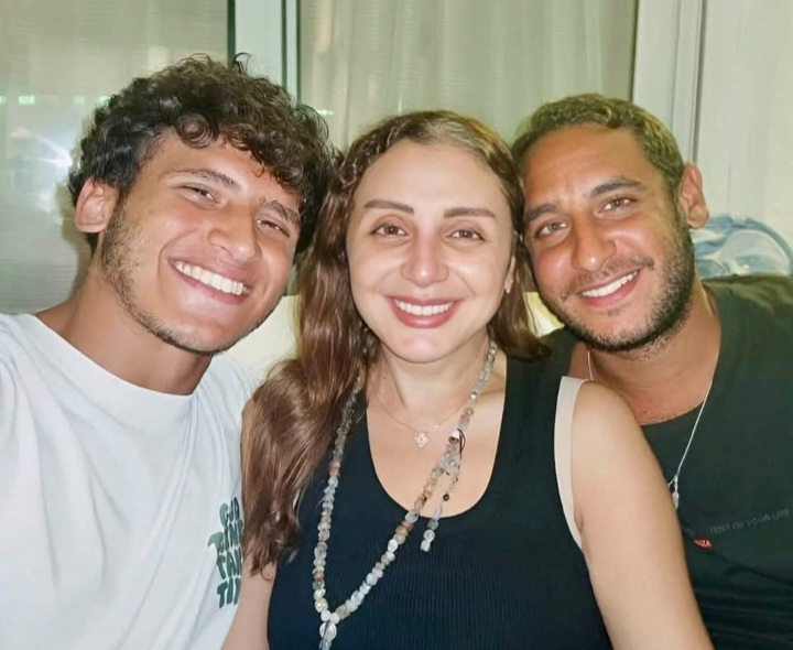 أنغام تحتفل بعودتها إلى مصر بعد رحلة علاجية شاقة