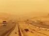 إغلاق مؤقت للطريق الصحراوي وتحذيرات من تدني الرؤية