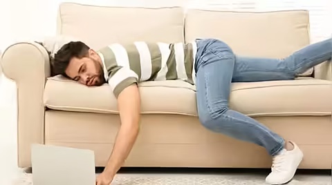 هل الكسل سرّ طول العمر؟ بين نظرية الطاقة الحيوية والحقائق العلمية