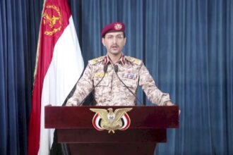 الحوثيون يعلنون استهداف مطار اللد بصاروخ باليستي فرط صوتي