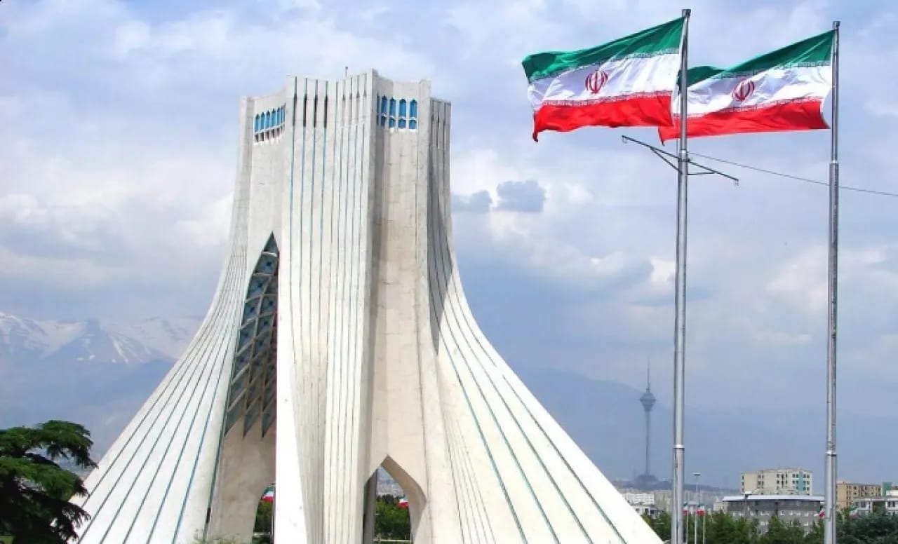 إيران تتوعد بالرد على تفعيل أوروبا آلية إعادة العقوبات الأممية