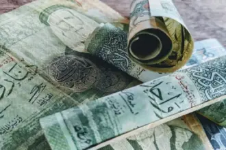 الدينار الأردني يشهد طلباً قوياً مدعوماً بحوالات المغتربين والنشاط السياحي