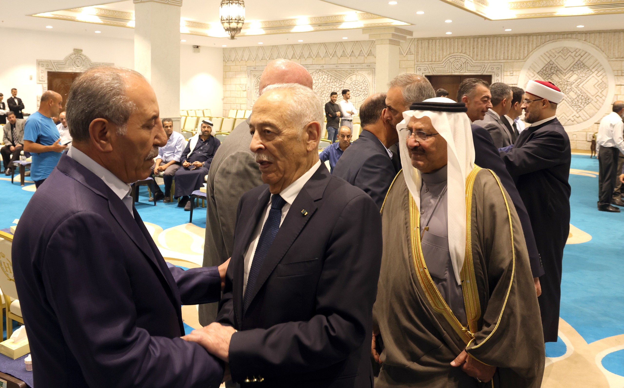 مندوبا عن الملك وولي العهد.. العيسوي يعزي بوفاة نجل النائب الصقور