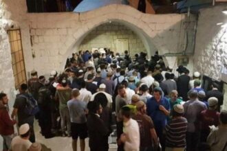 إصابات فلسطينية باقتحام "مقام يوسف" وهدم مدرسة شمال الضفة