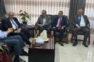 مدير الدخل والمبيعات يلتقي نقيب وأعضاء الصحفيين