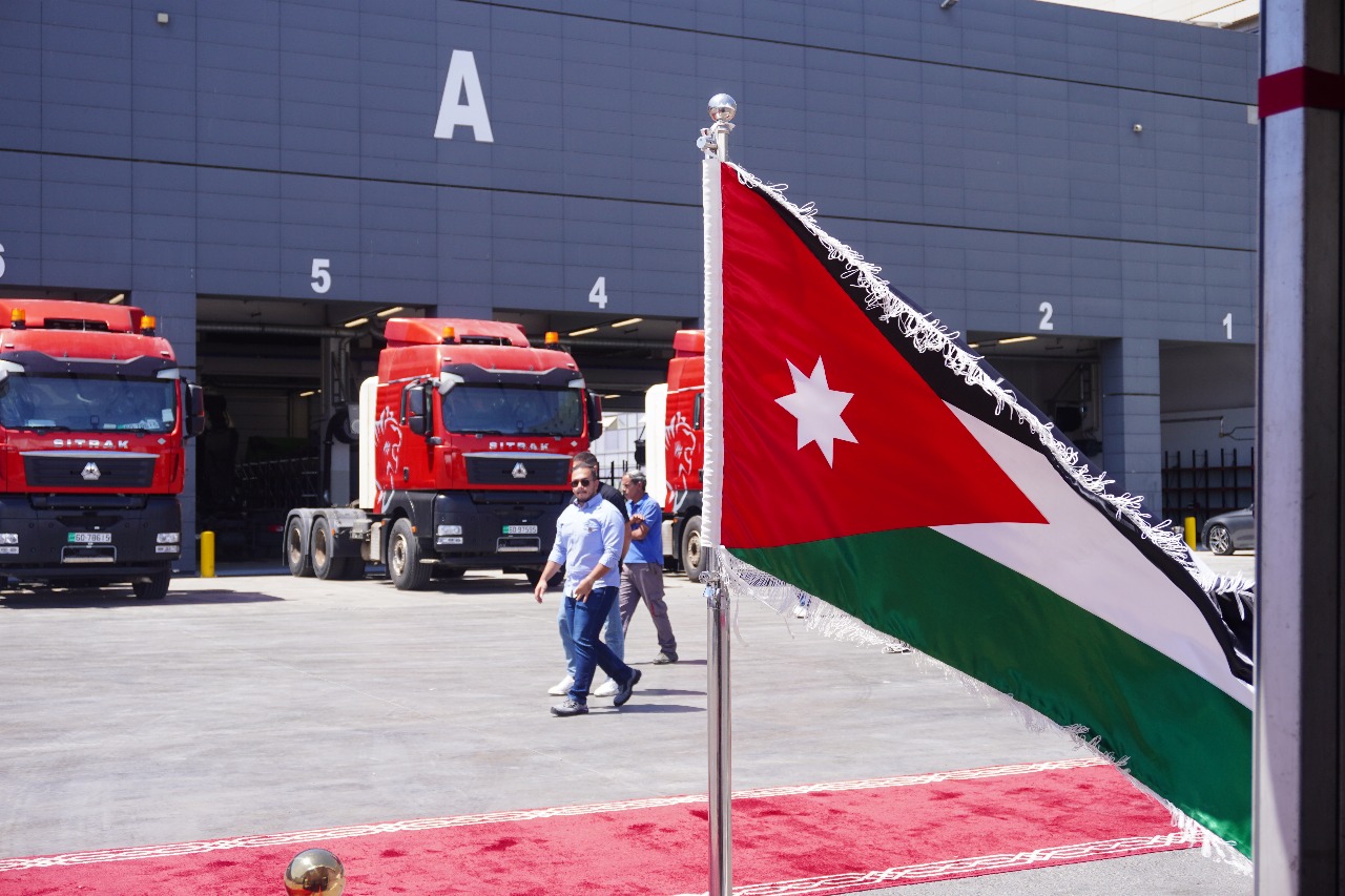 افتتاح أول محطة متنقلة لتعبئة الغاز الطبيعي المضغوط في الأردن