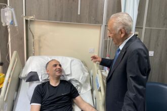 مندوبًا عن الملك وولي العهد، العيسوي يزور النائب السابق فريج للاطمئنان على صحته
