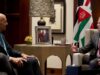 الملك يستضيف اجتماعًا ثلاثيًا مع نظيره السوري والمبعوث الأميركي لبحث إعادة إعمار سوريا