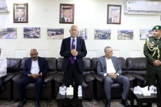 مندوبا عن الملك وولي العهد.. العيسوي يعزي بوفاة الصحفي جهاد أبو بيدر