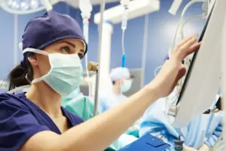بعد توقف قلبه.. ممرضة تنقذ رجلًا تعرّض لحادث دهس في السعودية