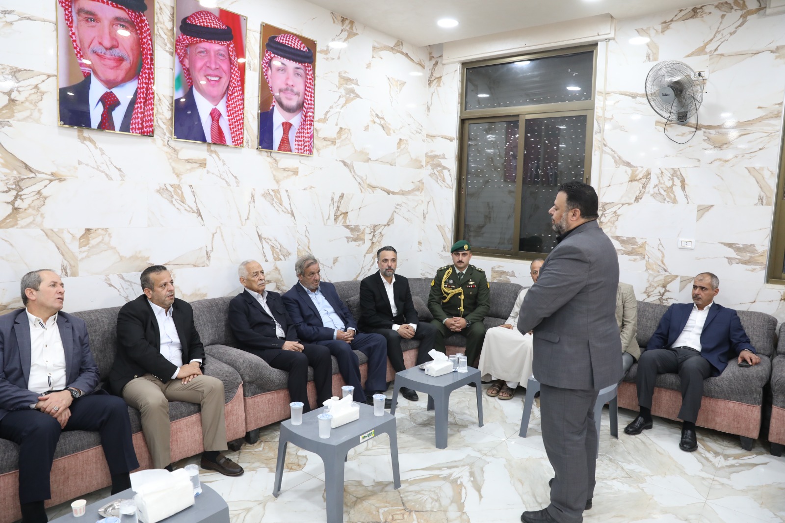 مندوبا عن الملك وولي العهد.. العيسوي يعزي عشائر عماري وعمارين والقطيفان وفريج