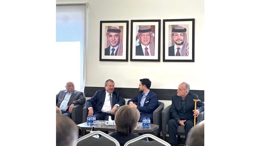 ولي العهد يقدم العزاء بوفاة شقيقة مدير عام المخابرات العامة