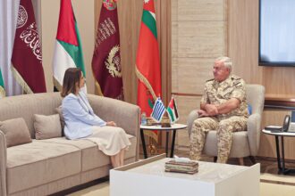 اللواء الركن الحنيطي يستقبل السفيرة اليونانية في عمّان