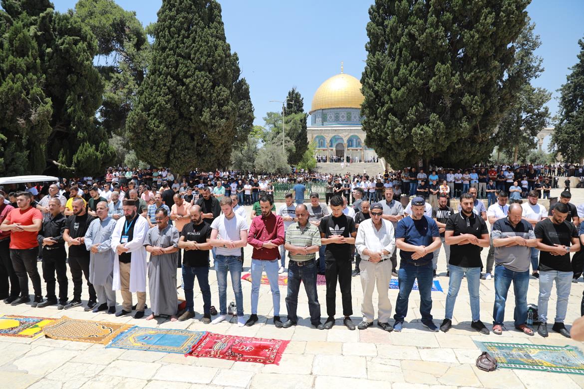 نحو ‎40 ألفا يؤدون صلاة الجمعة في المسجد الأقصى المبارك