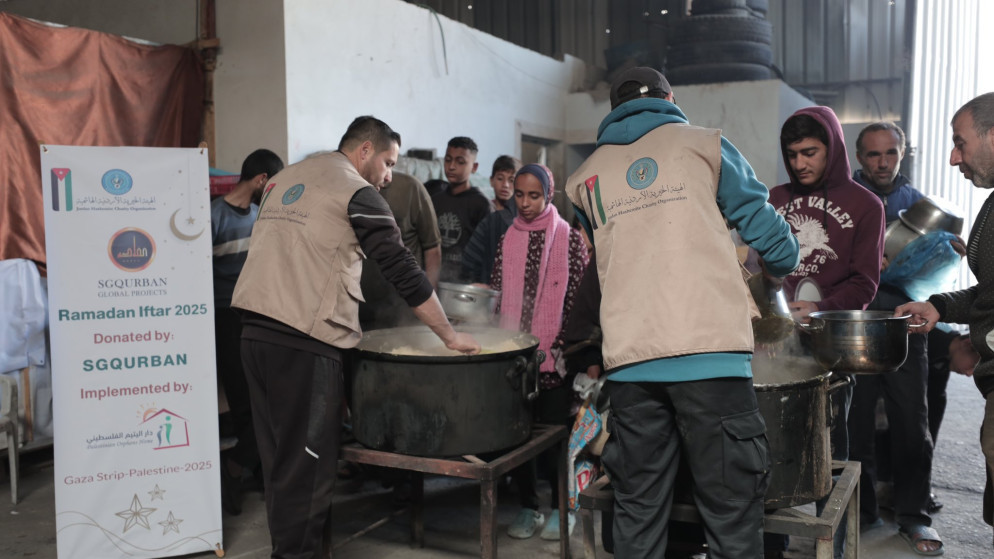 "الخيرية الهاشمية" تواصل توزيع الوجبات في غزة
