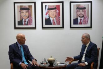 الصفدي يلتقي المبعوث الأمريكي قبيل الاجتماع الثلاثي لمناقشة سوريا