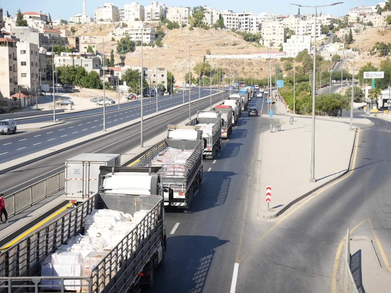 بتوجيهات ملكية … قافلة مساعدات أردنية جديدة تعبر إلى غزة