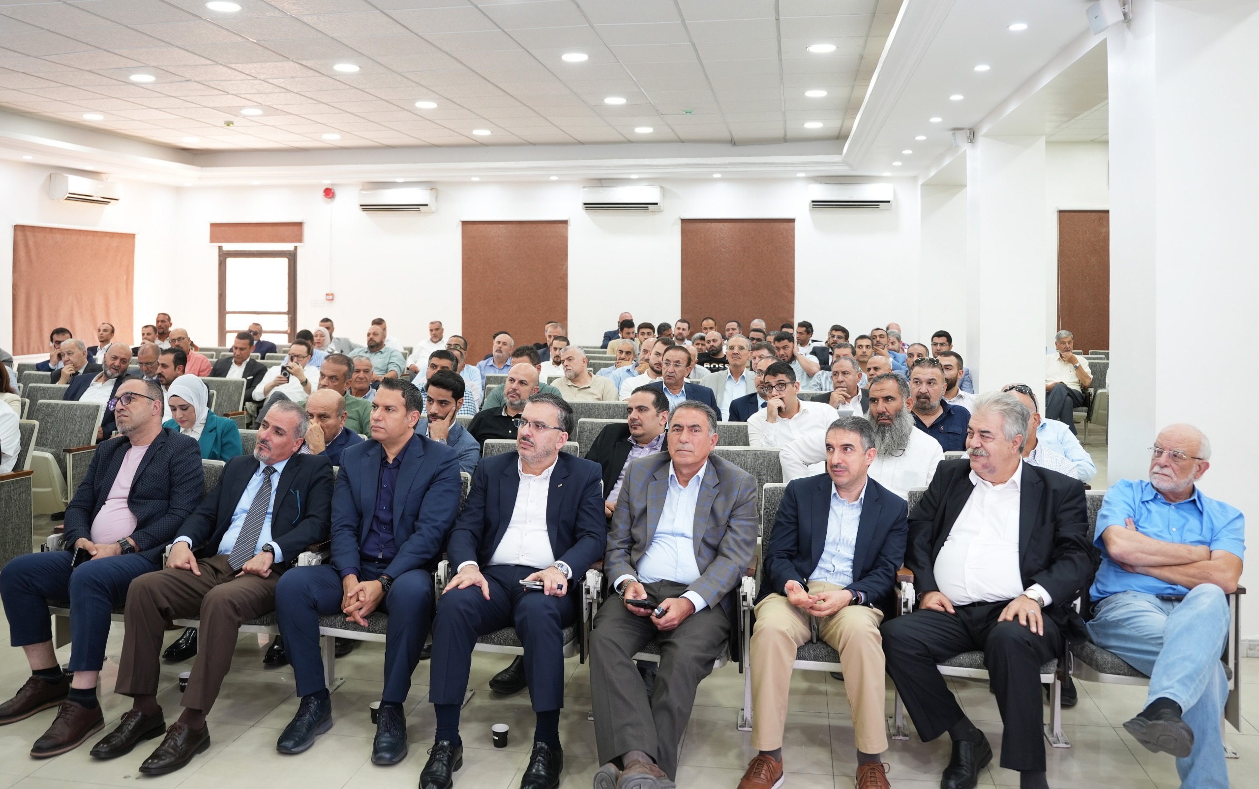 خلال لقاء بصناعيي سحاب والموقر الجغبير: "صناعة عمان" تطرح عطاء أرض المعارض ومركز الاعمال