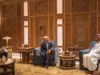 الملك يلتقي ولي العهد السعودي بمدينة نيوم