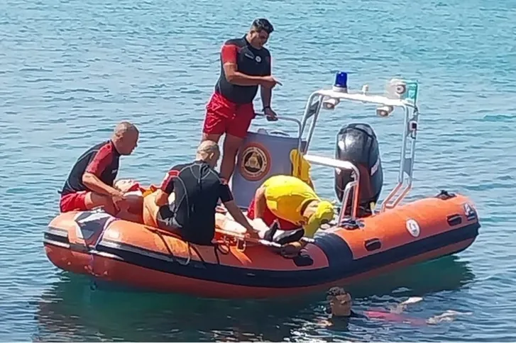 انتشال جثث 3 غارقين في شاطئ "البهجة" المحظور بالجزائر وفتح تحقيق في الحادث