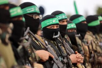 إسرائيلي: حماس تحتفظ بـ20 ألف مقاتل والحرب تخدم نتنياهو