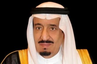 العاهل السعودي يتلقى رسالة من الرئيس المصري حول تعزيز العلاقات الثنائية