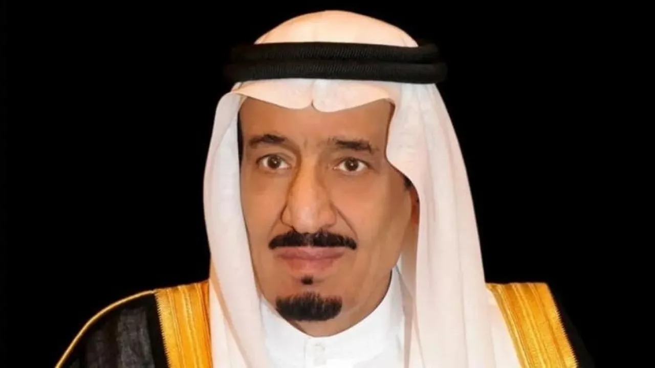 العاهل السعودي يتلقى رسالة من الرئيس المصري حول تعزيز العلاقات الثنائية
