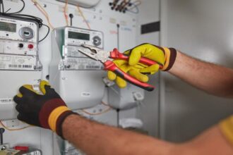 وزير الطاقة يؤكد: لا تعديل على شرائح أو تعرفة الكهرباء في القانون الجديد