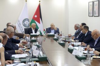 تجارة الأردن تبحث مع وزير العمل تسهيلات استقدام عمالة مقابل تشغيل العمالة المحلية