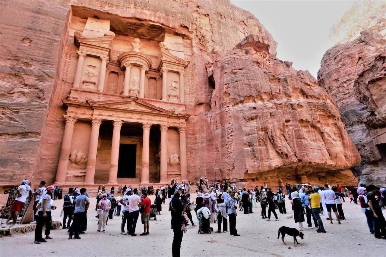 البرلمان يوصي الحكومة بحزمة إجراءات لدعم السياحة في الأردن