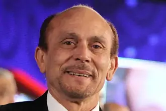 قلق في مصر بعد نقل الفنان محمد صبحي إلى المستشفى