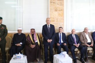 مندوبا عن الملك وولي العهد.. العيسوي يعزي عشيرة ابو حمور