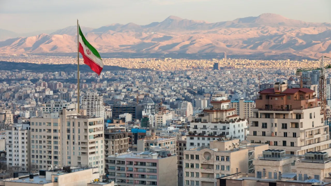 إيران تحذّر الترويكا الأوروبية من عواقب إعادة فرض العقوبات