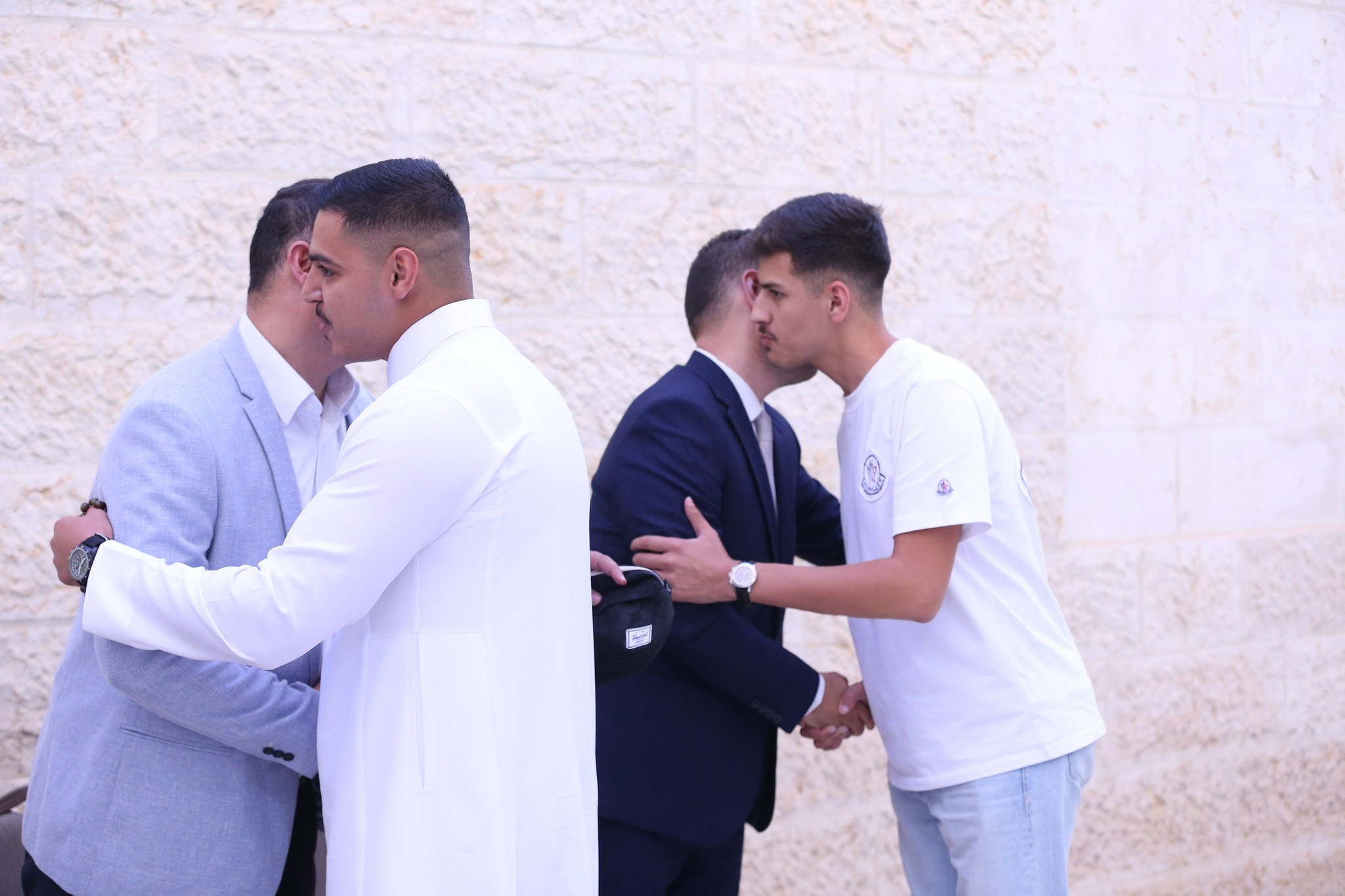 بالصور .. أبناء المرحوم الحاج صالح الهنداوي يحتفلون بزفاف شقيقهم سعد