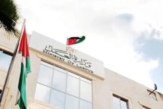 وزارة العمل تستقبل آلاف الشكاوى خلال نصف عام .. تفاصيل