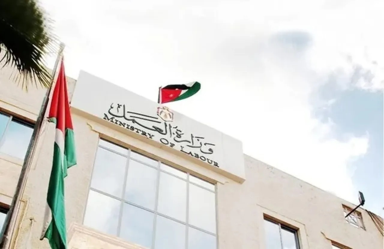 وزارة العمل تستقبل آلاف الشكاوى خلال نصف عام .. تفاصيل